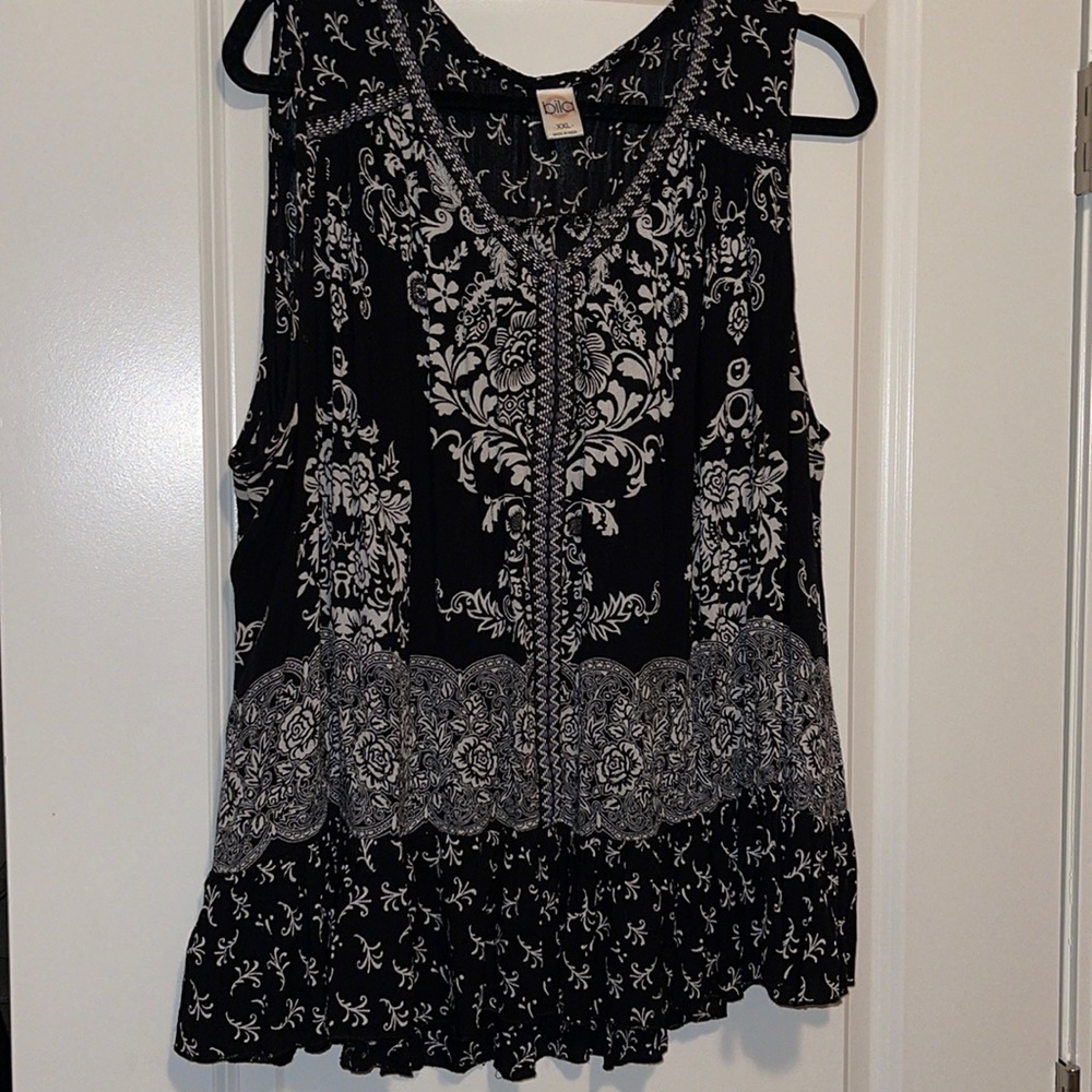 Black and White Bila Top